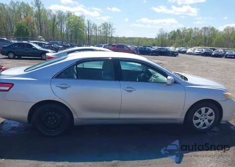 2011 Toyota Camry Le z USA, uszkodzony, nr VIN 4T4BF3EK2BR180937